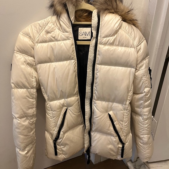 Blake style SAM down coat with fur on the hood - Picture 5 of 6